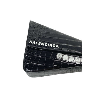 Balenciaga-Triangle-Bag-Glamorizta