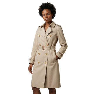  Burberry Hillington Trench Coat Beige worn by a model