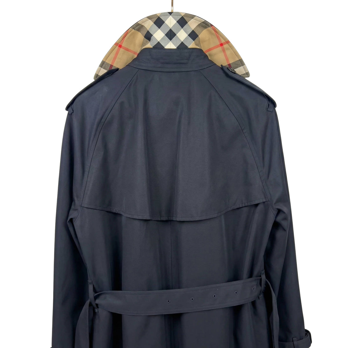Close-up rear view of the Burberry Hillington black trench coat showcasing the iconic vintage check undercollar detail.