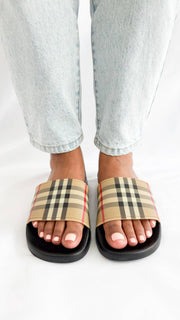 Burberry-Pool-Slides-Brown-Check-Black-Rubber-Sole