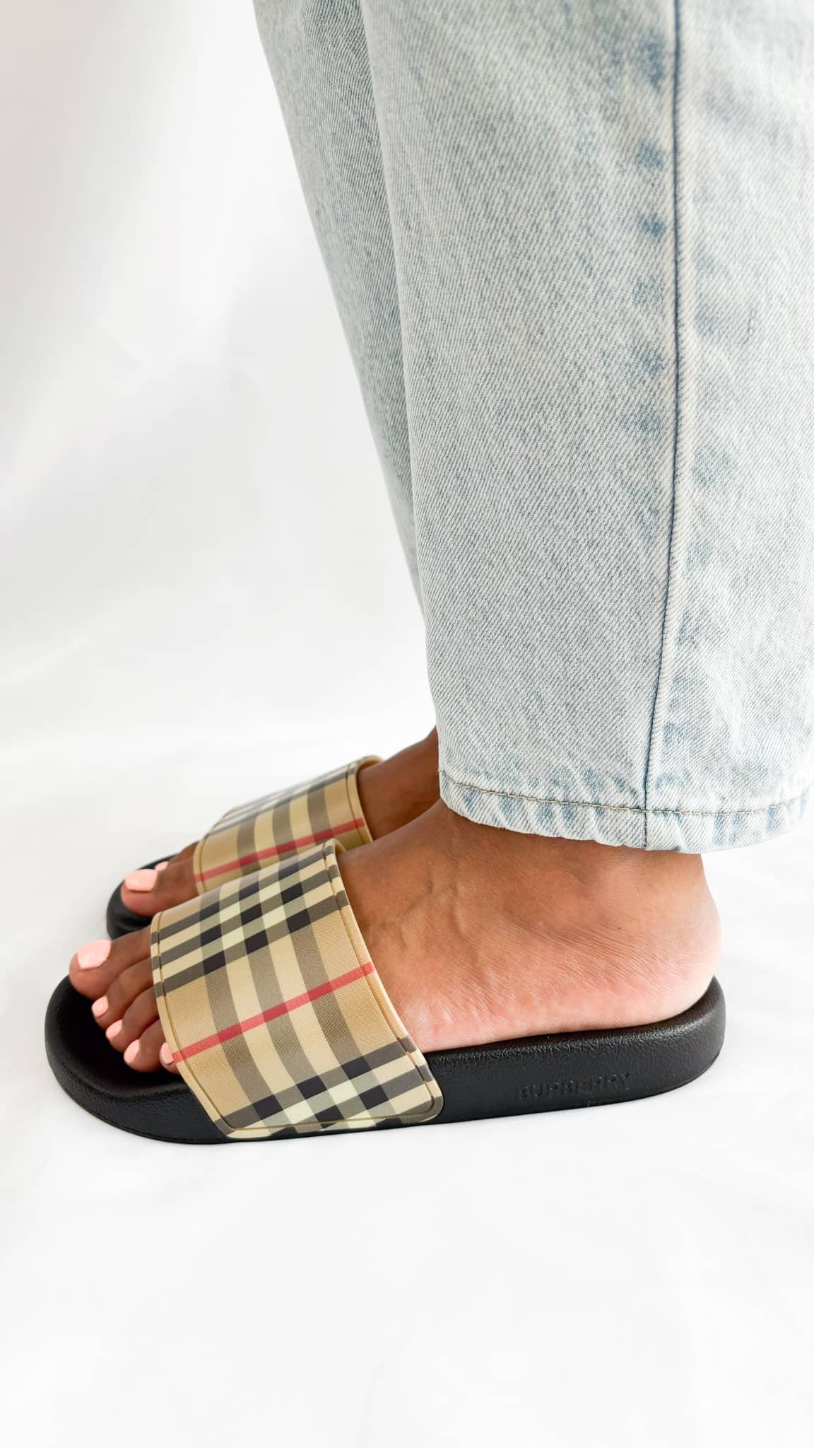 Burberry-Pool-Slides-Brown-Check-Black-Rubber-Sole