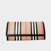 Classic Burberry wallet with housecheck