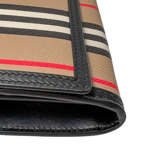Classic Burberry wallet with housecheck