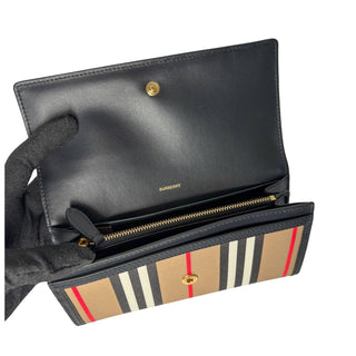 Classic Burberry wallet with housecheck