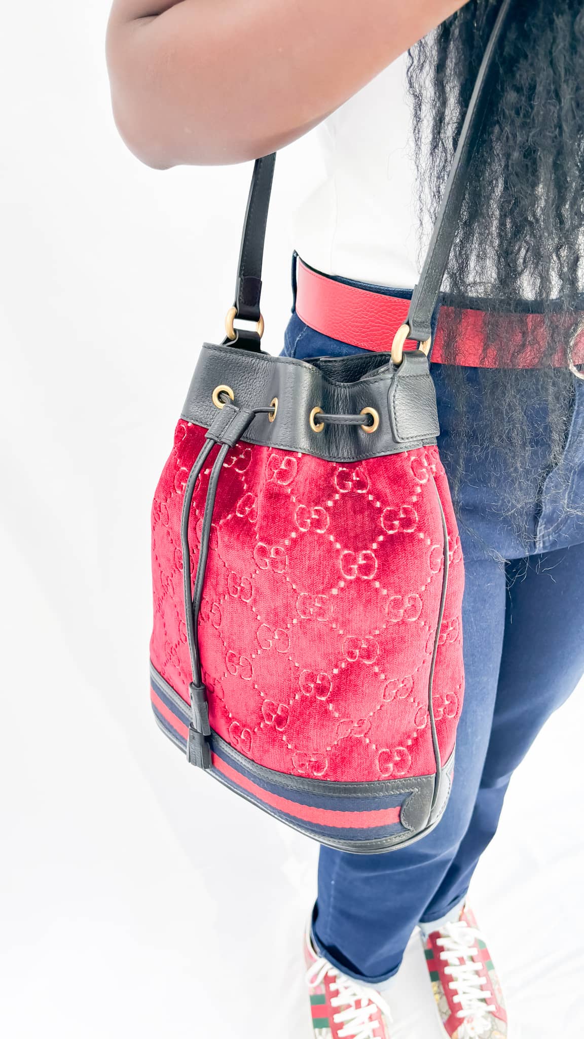 Gucci-Velvet-Bucket-bag-red
