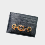 Front view of black Gucci Zumi leather card case featuring hybrid gold and silver Interlocking G Horsebit logo