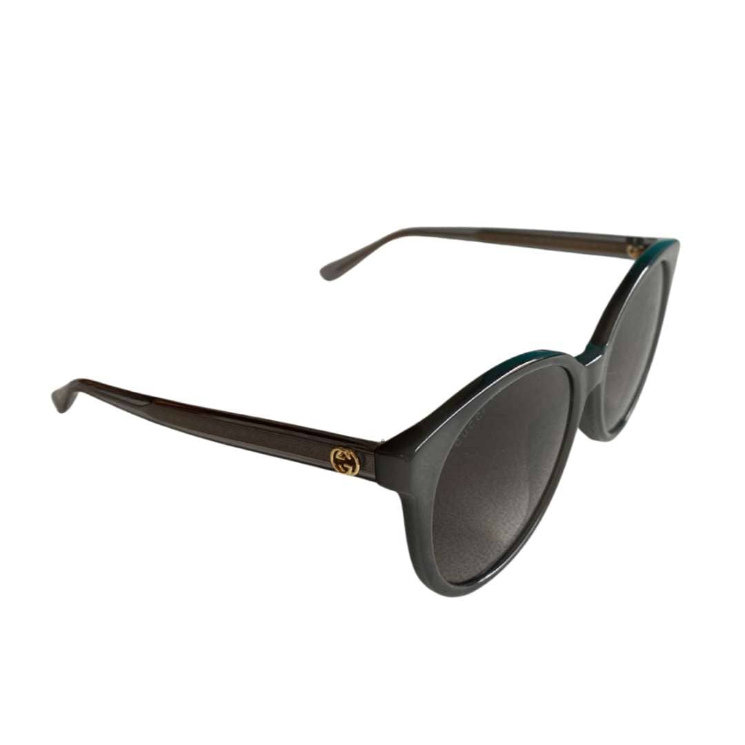 Side profile of Gucci black sunglasses showing classic frame design and temple detail
