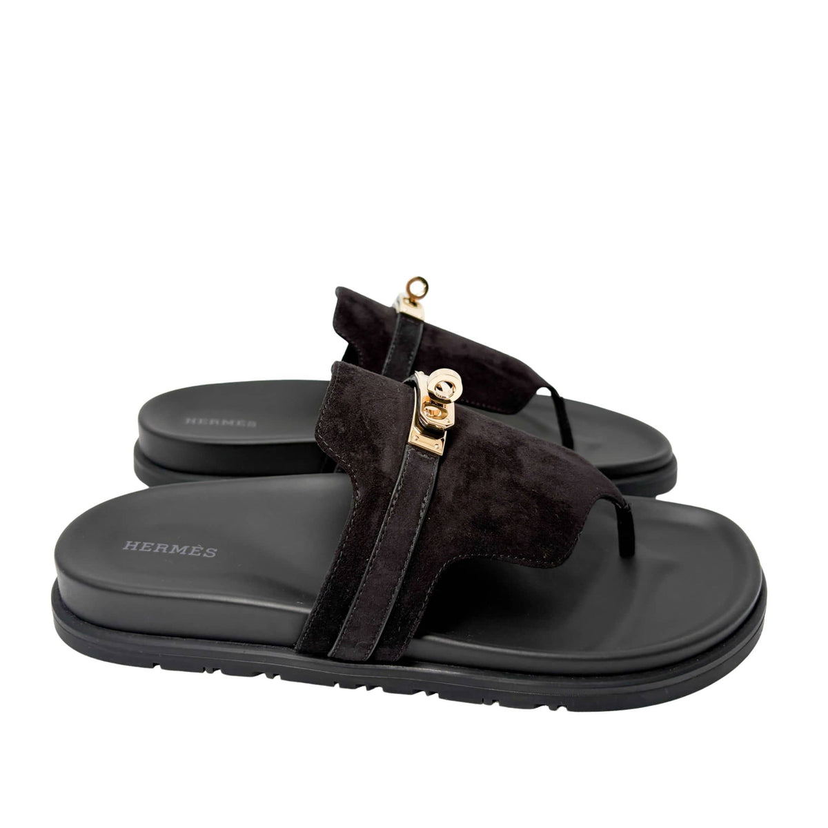 Birds-eye view of the multi-toned Hermès Chypre sandals placed parallel, highlighting the smooth black lambskin lining inside the straps.
