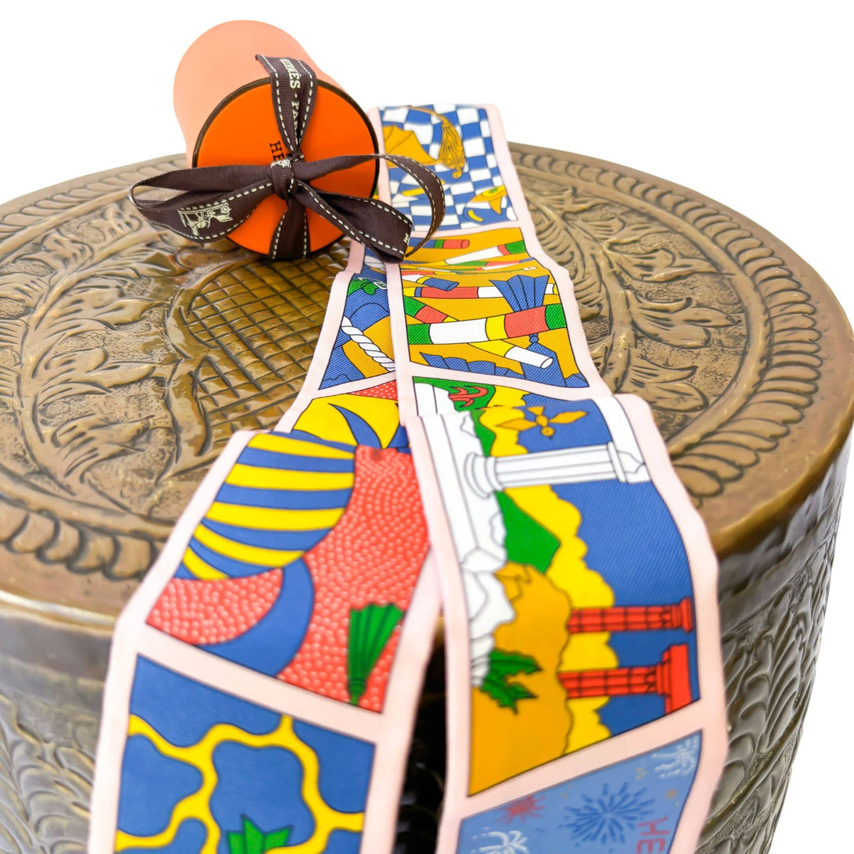Hermès Twilly Factory Sweet silk accessory next to the iconic orange Hermès round box, highlighting its authenticity.