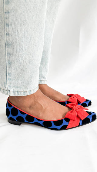 Manolo-Blahnik-Aragon-flat-shoe-blue-black-dots-red-bow-Glamorizta