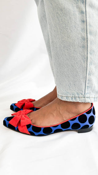 Manolo-Blahnik-Aragon-flat-shoe-blue-black-dots-red-bow-Glamorizta