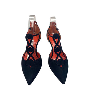 Manolo-Blahnik-Faghira-black-suede-heels-Glamorizta