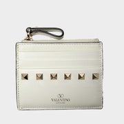 Front view of the Valentino Rockstud card holder and coin wallet in white leather, featuring signature gold-tone rockstuds.