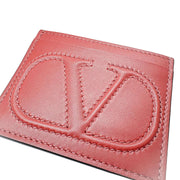 Angled close-up of the red Valentino V-Logo card holder, showcasing the leather texture and precise tonal stitching.