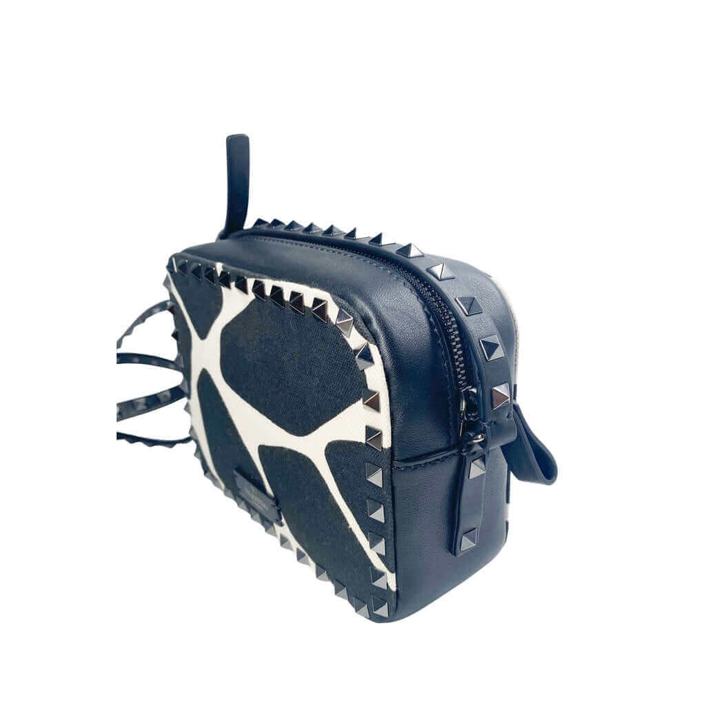 Valentino-messenger-bag-with-Rockstuds-Glamorizta